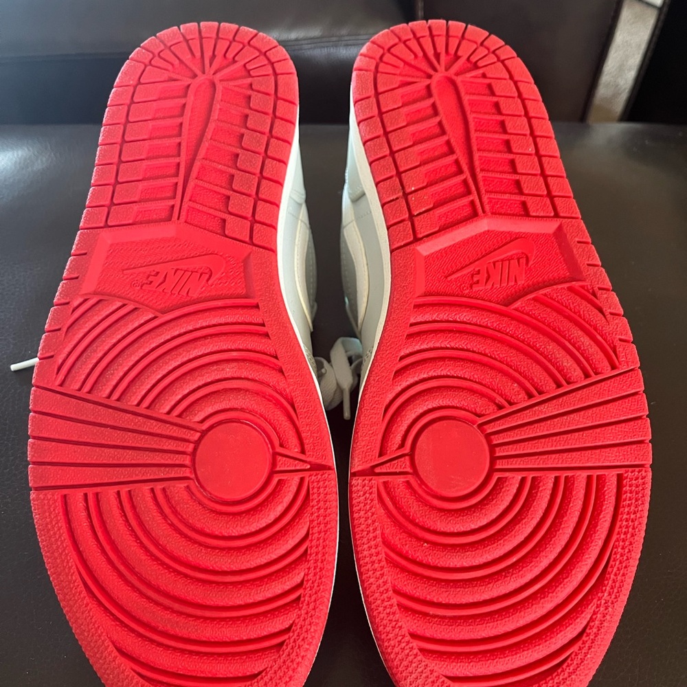 Air Jordan 1 Retro Low Hare Gray Bugs Bunny 553558-021 sneakers, Size 9.5